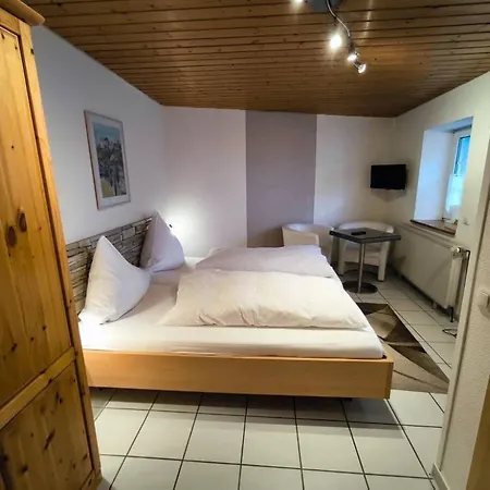 招待所 Im Charme Der 90er 特里尔