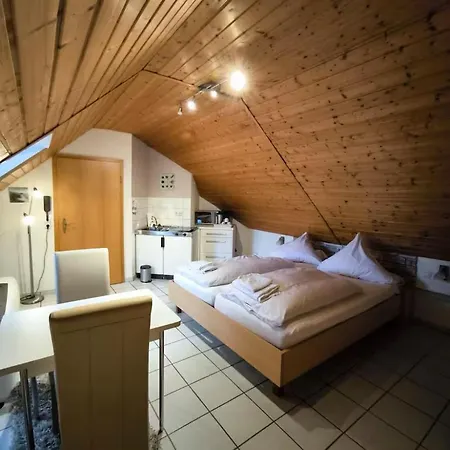 Im Charme Der 90er 招待所